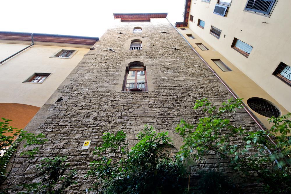 Ponte Vecchio Tower Apartment ฟลอเรนซ์ ภายนอก รูปภาพ